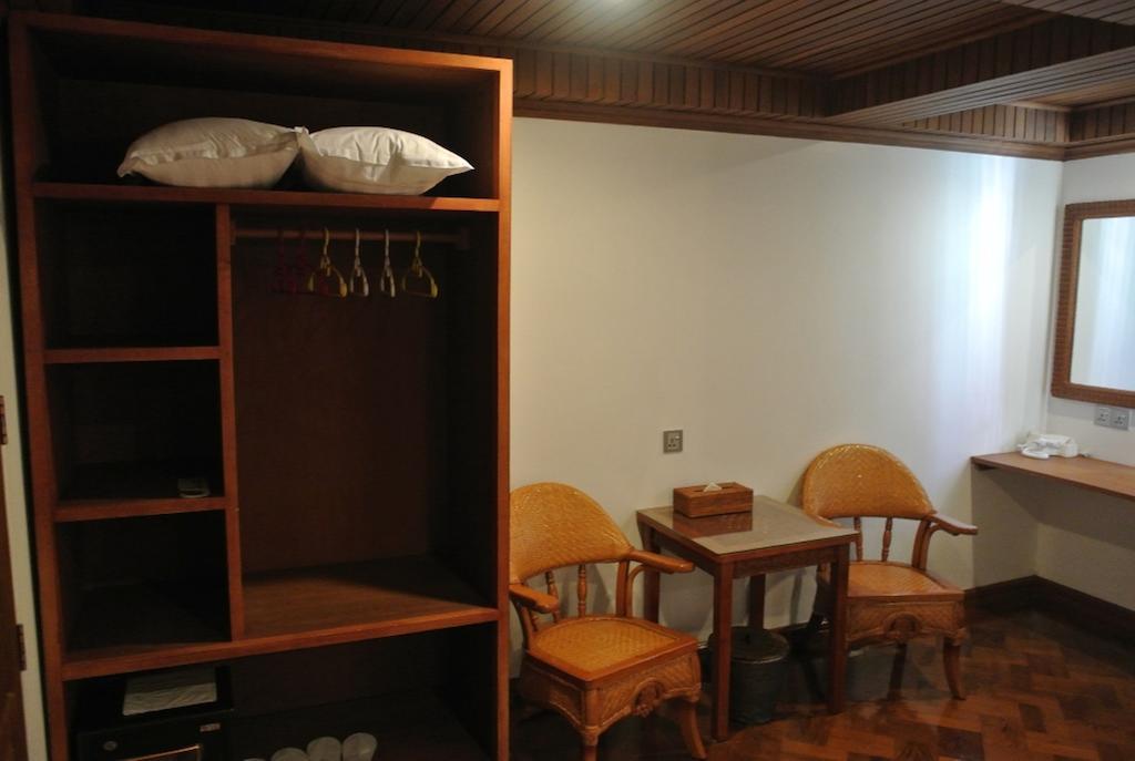 Hotel Wardan Rangoon Buitenkant foto