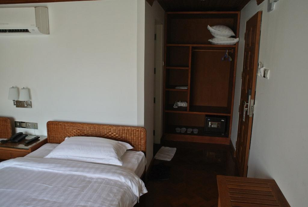Hotel Wardan Rangoon Buitenkant foto