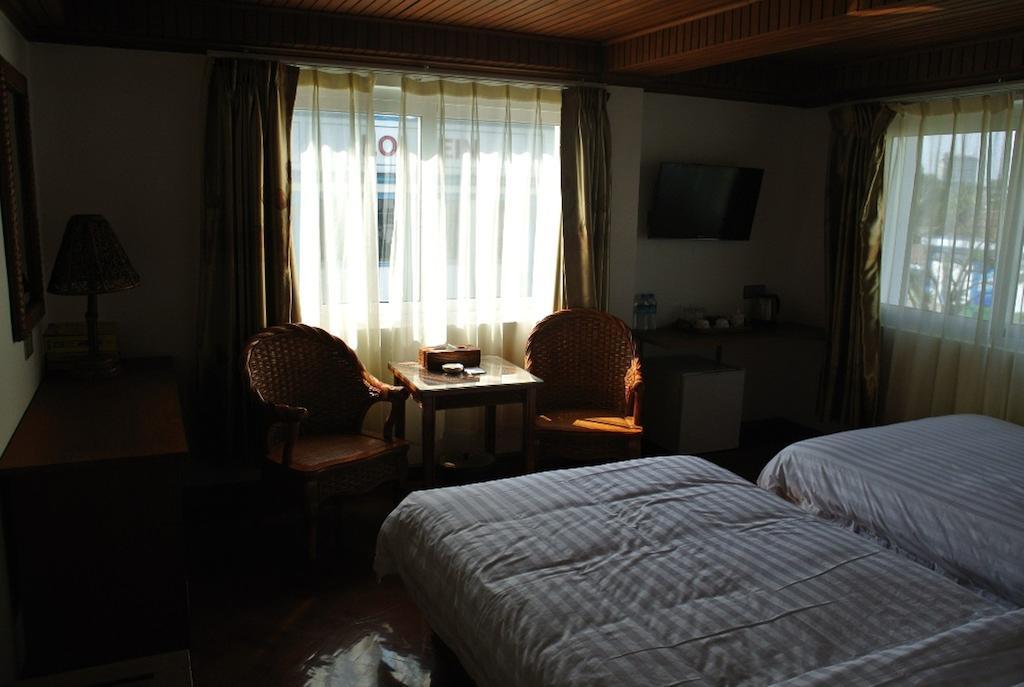 Hotel Wardan Rangoon Buitenkant foto
