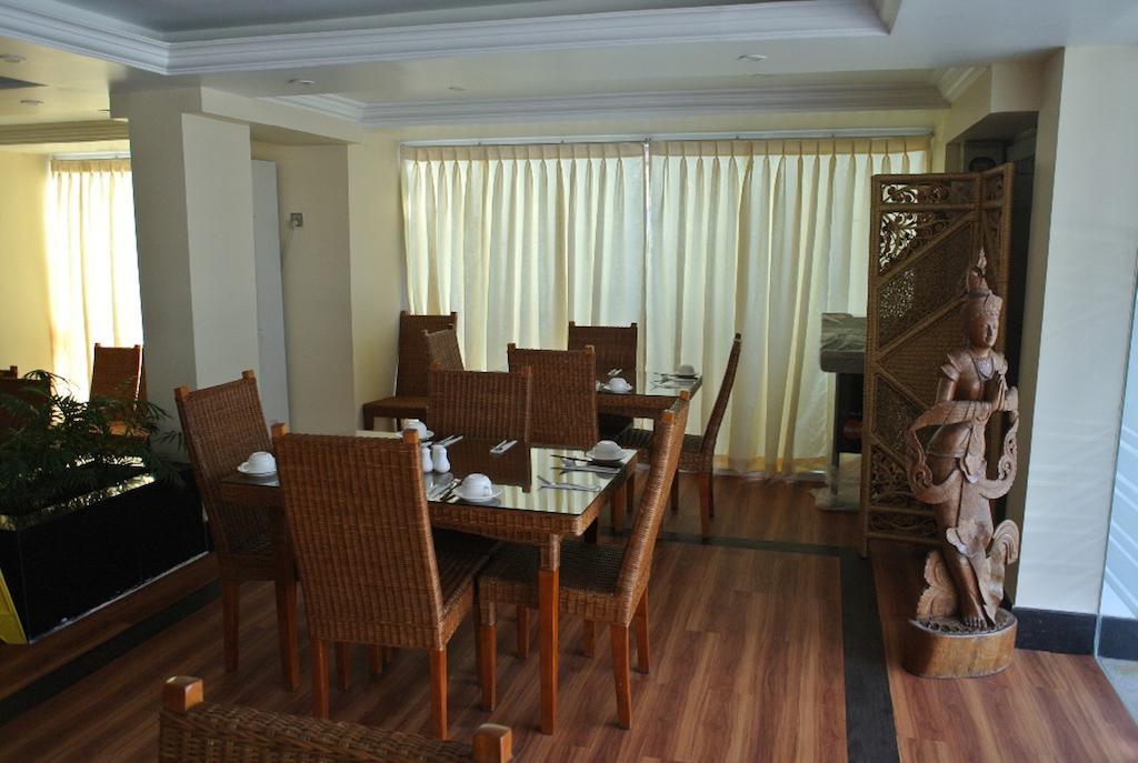 Hotel Wardan Rangoon Buitenkant foto