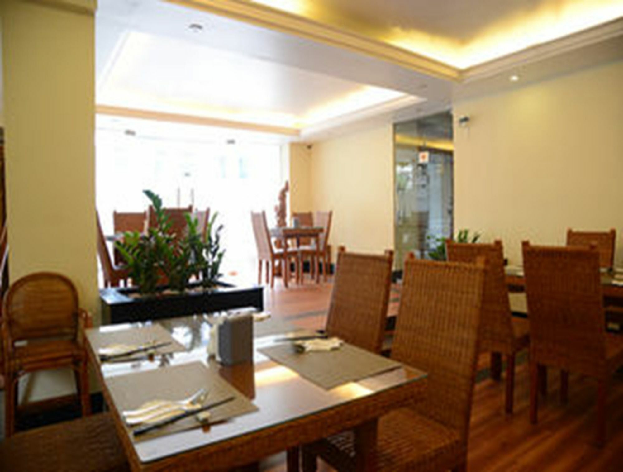 Hotel Wardan Rangoon Buitenkant foto