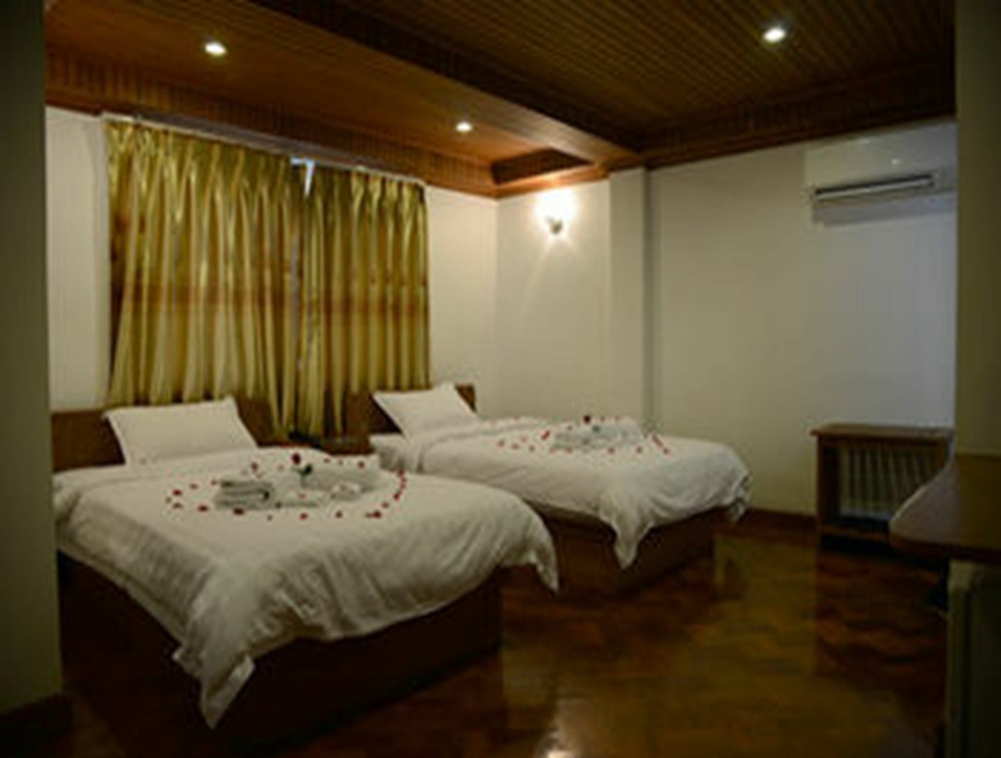 Hotel Wardan Rangoon Buitenkant foto
