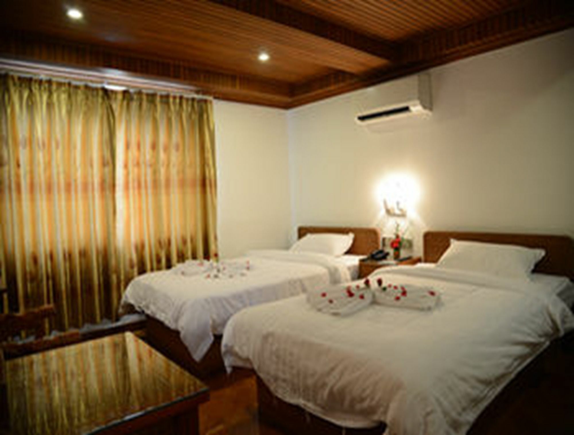 Hotel Wardan Rangoon Buitenkant foto